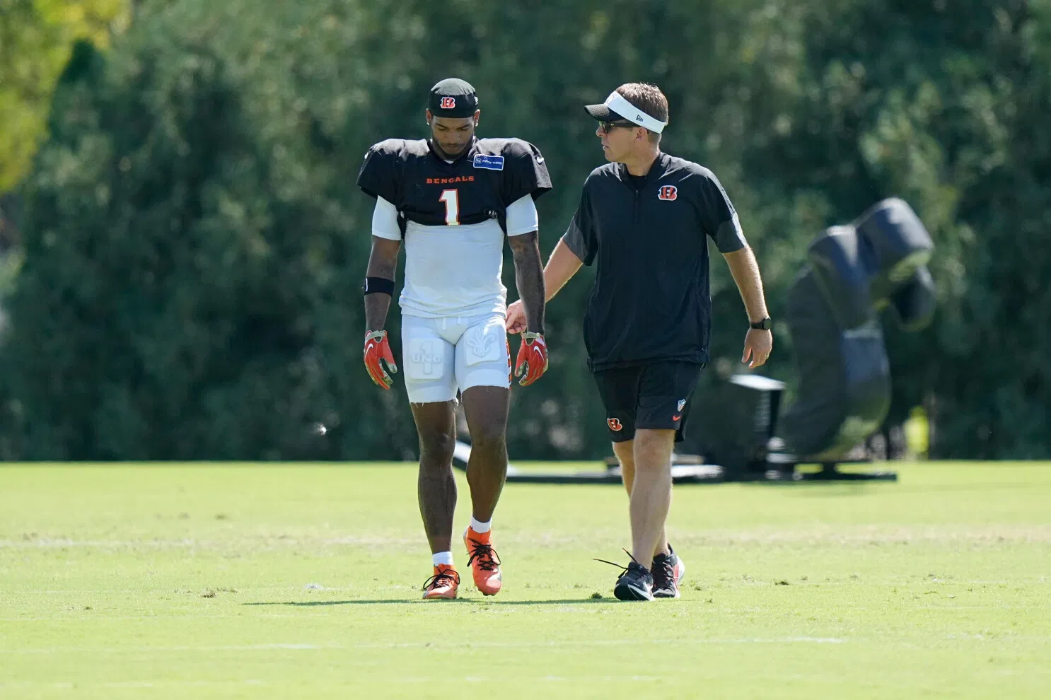 Ja'Marr Chase Injury: Bengals WR 'Fine' After Knee Scare