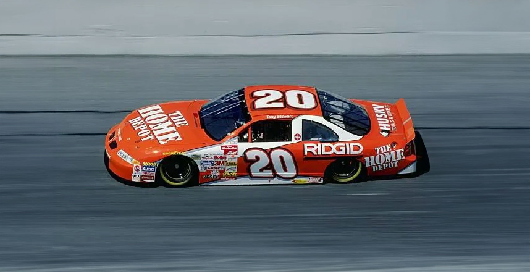 how much horsepower did a 1999 nascar have_51c6b1f1 0085 4f13 9bb6 a7369187538f