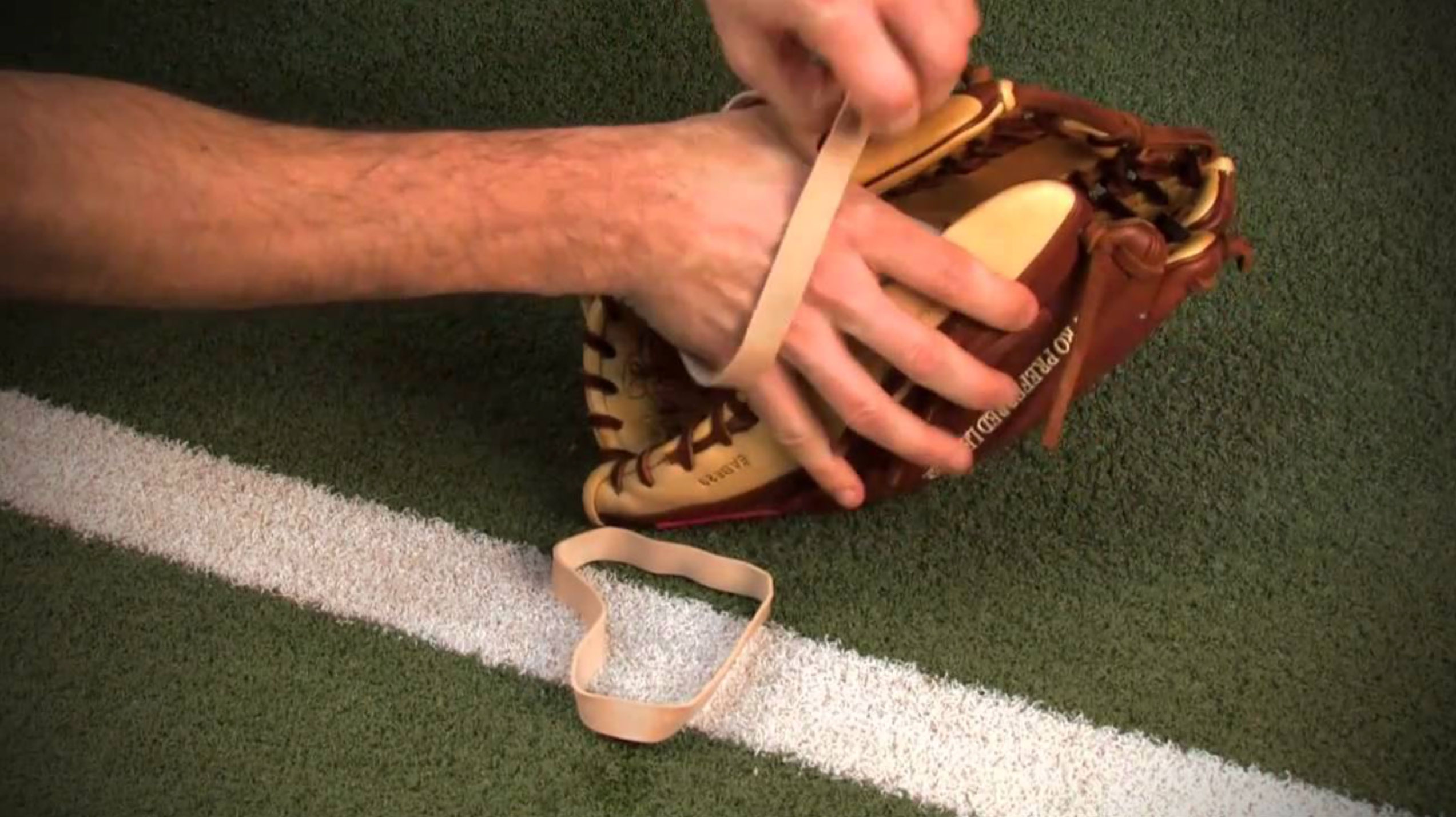 how to choose a baseball glove_214b1938 0a6f 4d78 9088 b9ac135c2867